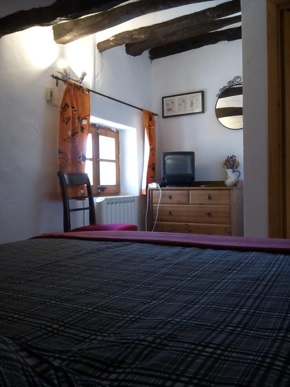 Rural Horizons On La Ruta Del Cister Hotel Fores Exterior photo